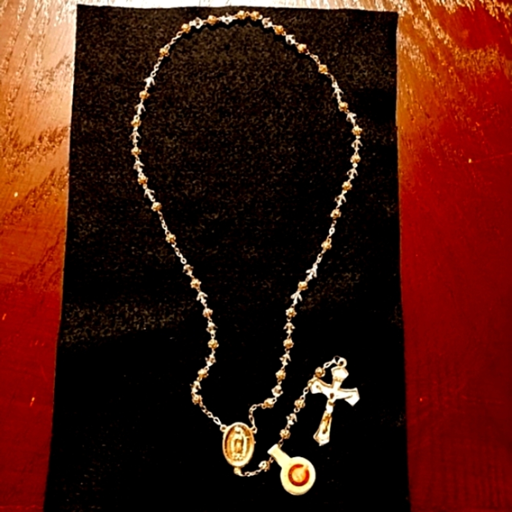 CATHOLIC ROSARY. VINTAGE, NEVER USED.24 KARAT GOLD PLATES.